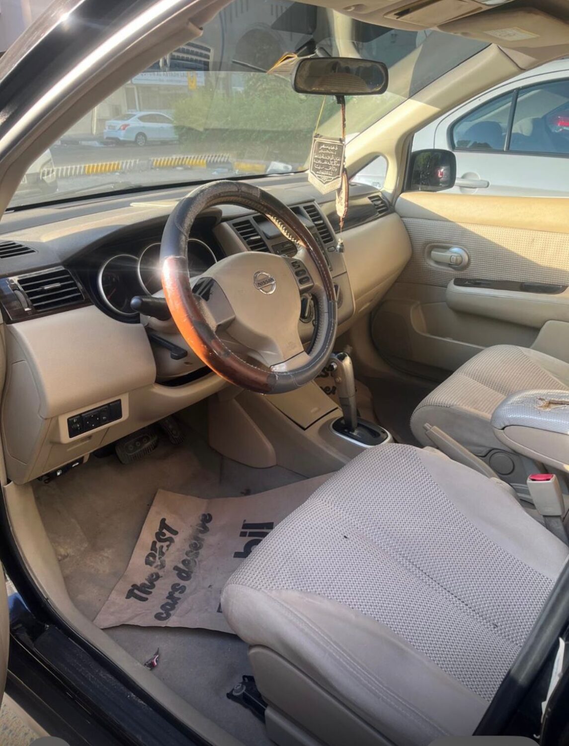 Nissan Tiida 2011 Sedan 1.8 Full option