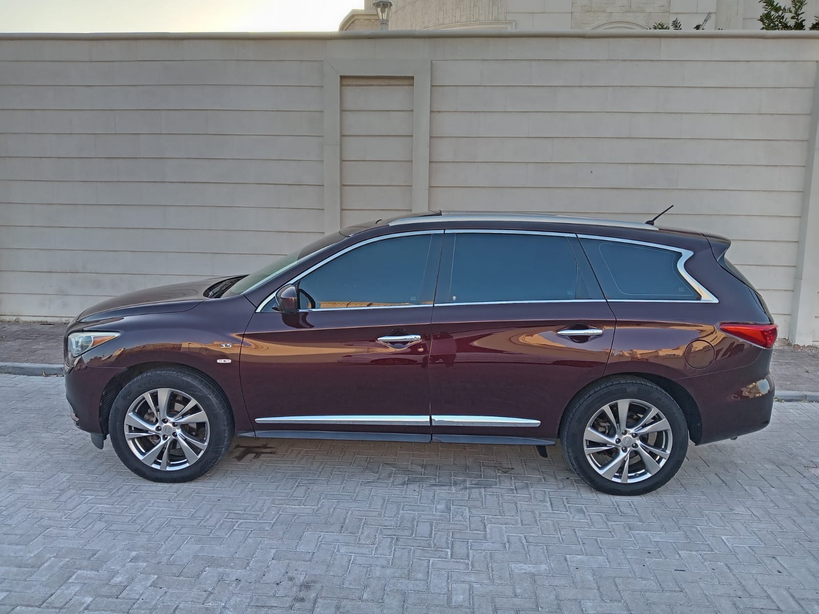 إنفينيتي QX60 موديل 2015 – فئة لَكجري | فل أوبشن | خليجي