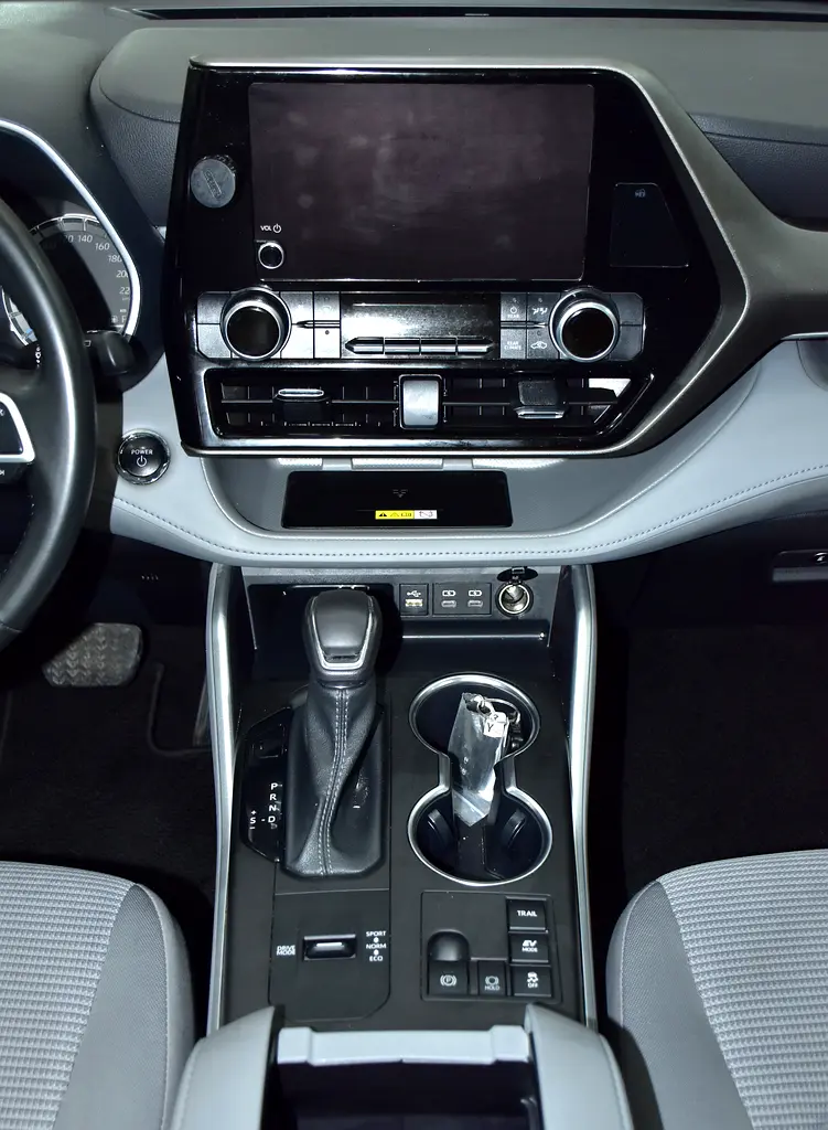 Well maintained “2023 Toyota Highlander