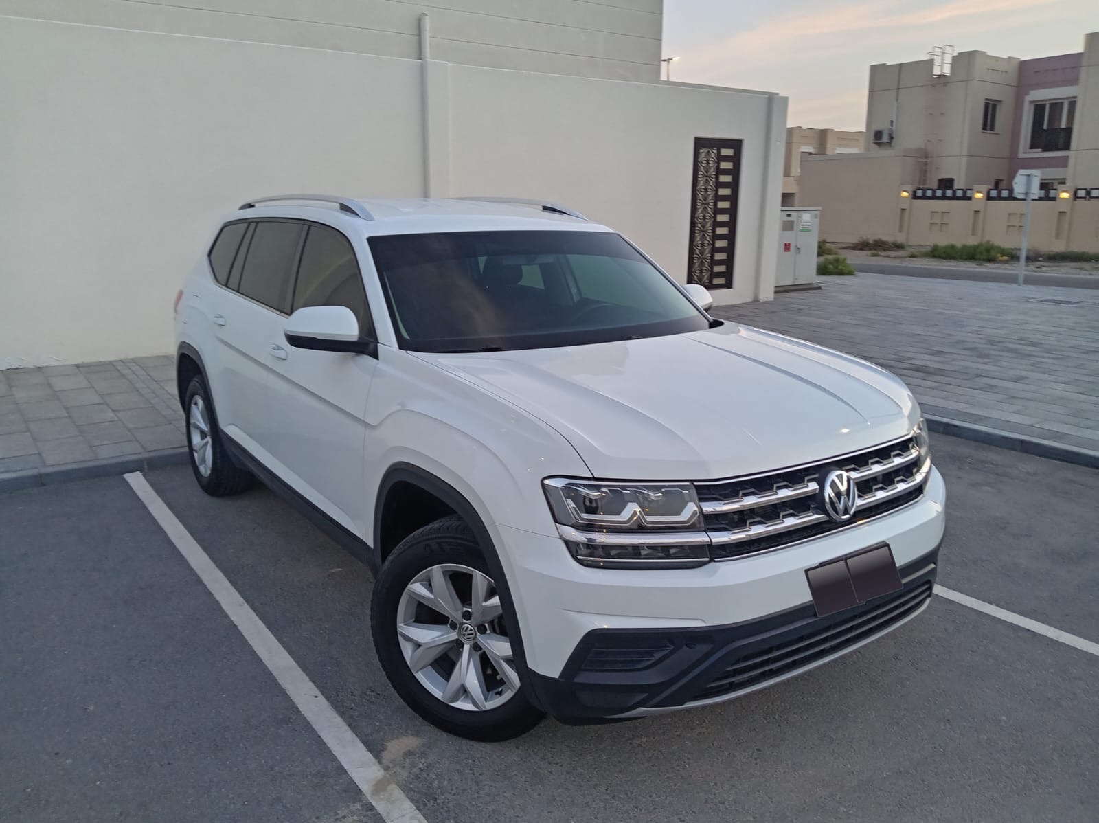 Volkswagen Teramont S 2019 GCC Specs | 140,000 KM | 7 Seater SUV | AED 38,000
