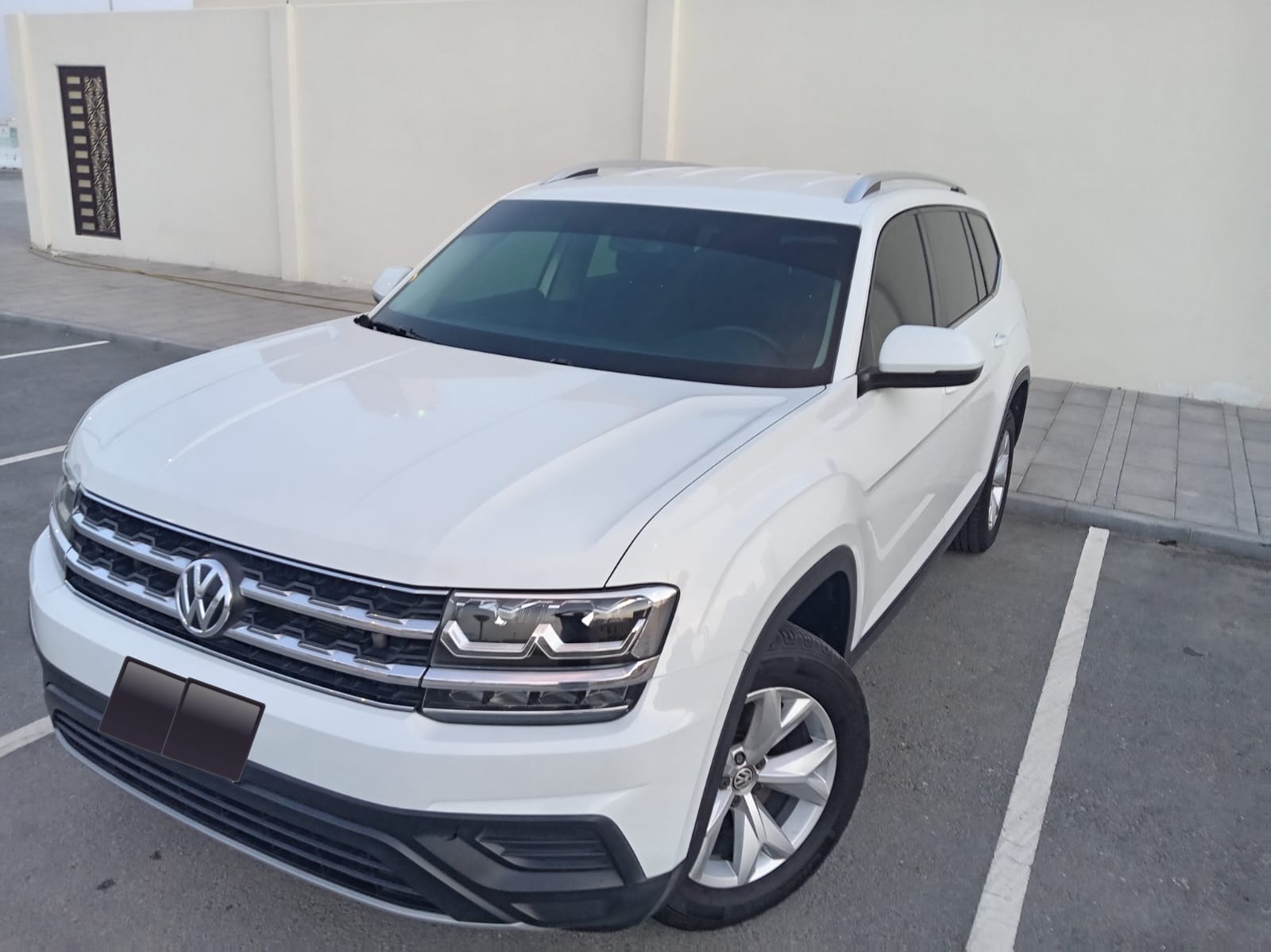 Volkswagen Teramont S 2019 GCC Specs | 140,000 KM | 7 Seater SUV | AED 38,000