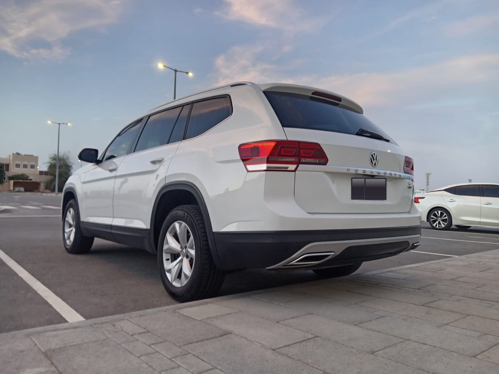 Volkswagen Teramont S 2019 GCC Specs | 140,000 KM | 7 Seater SUV | AED 38,000