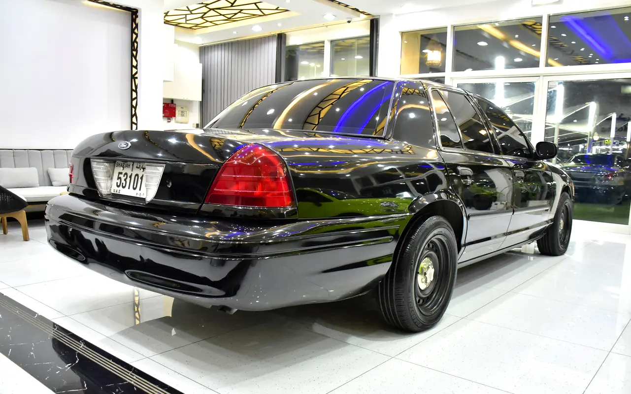 For sale in Al Qusais 1, Al Qusais Residential Area, Al Qusais, Dubai 2011 Crown Victoria