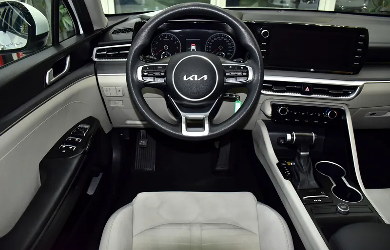 Well maintained “2023 Kia K5
