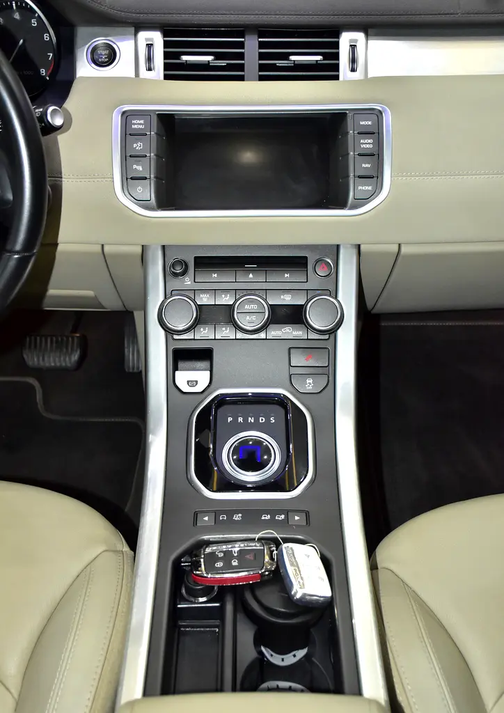 For sale in Al Qusais 1, Al Qusais Residential Area, Al Qusais, Dubai 2015 Range Rover Evoque