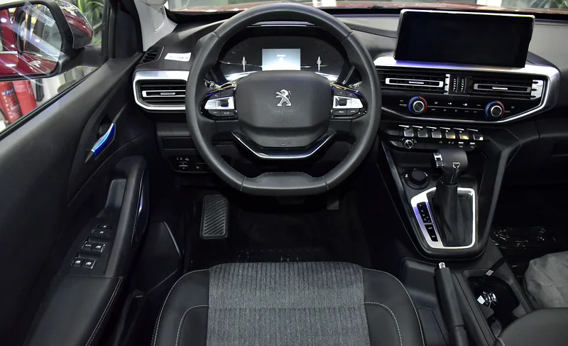 2023 Landtrek 0