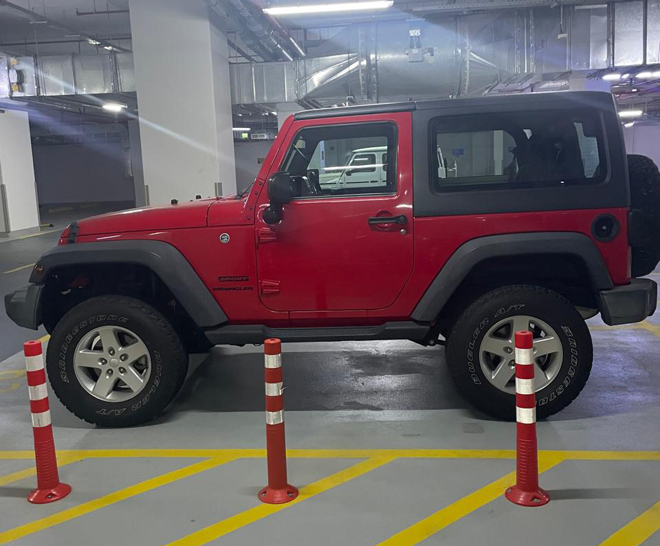 Jeep JK Wrangler 2017 sports, Accident Free, Stock Lifted Wheels. GCC Specification. 100000 Km, Single Owner, Never Offroad driven.