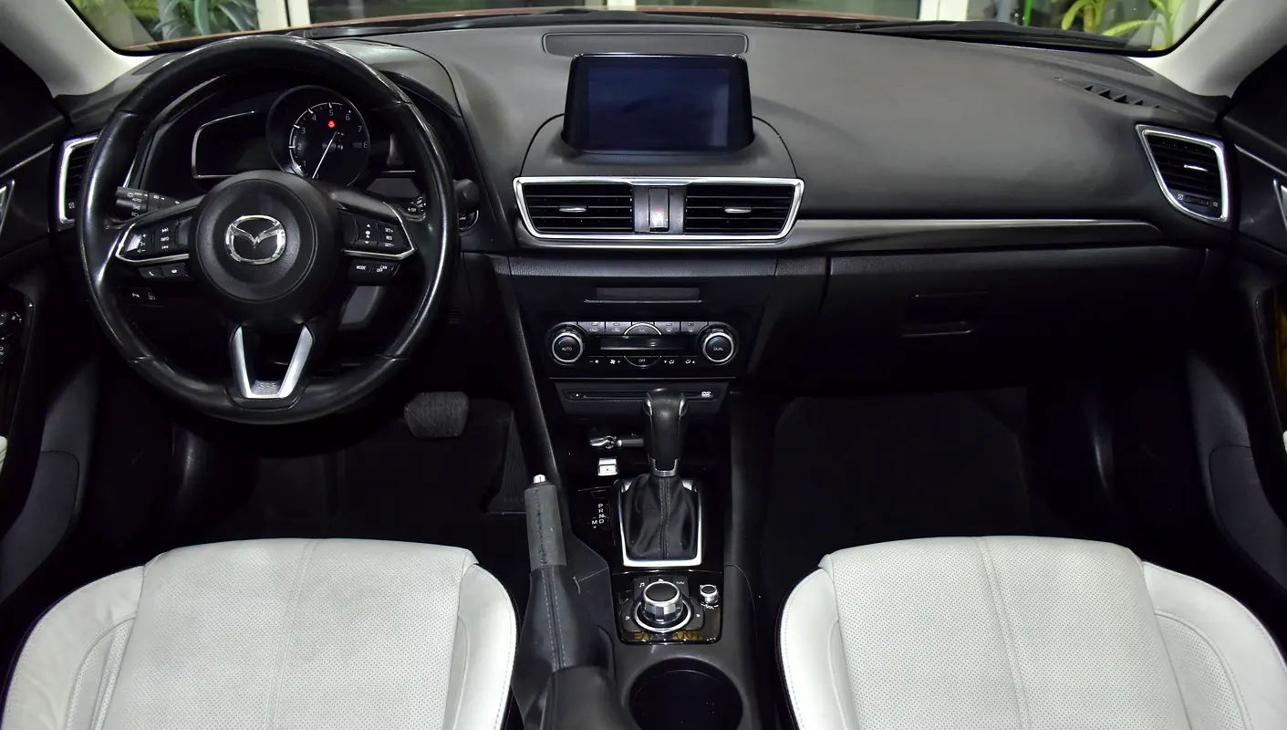 GCC 2017 Mazda 3