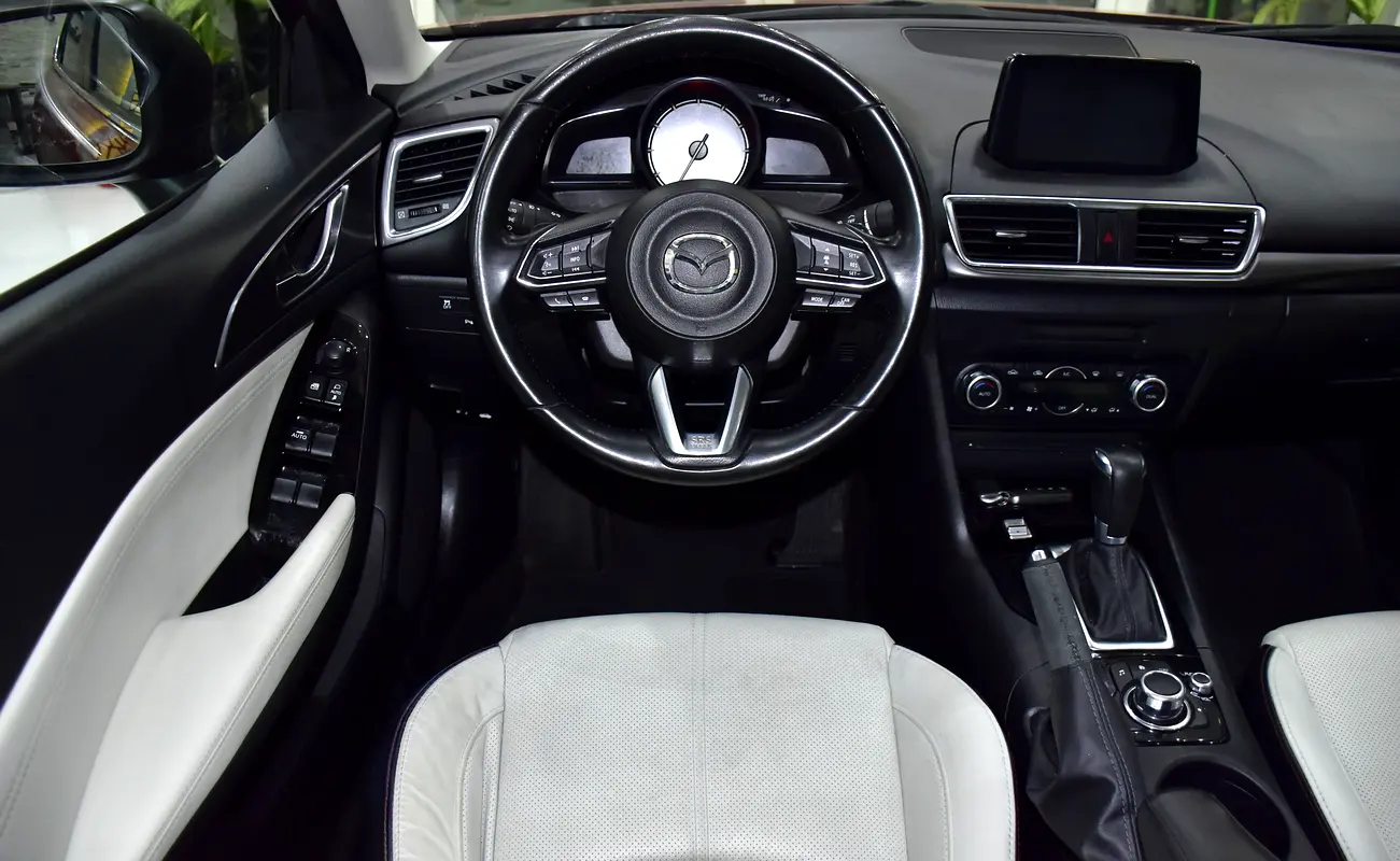 GCC 2017 Mazda 3