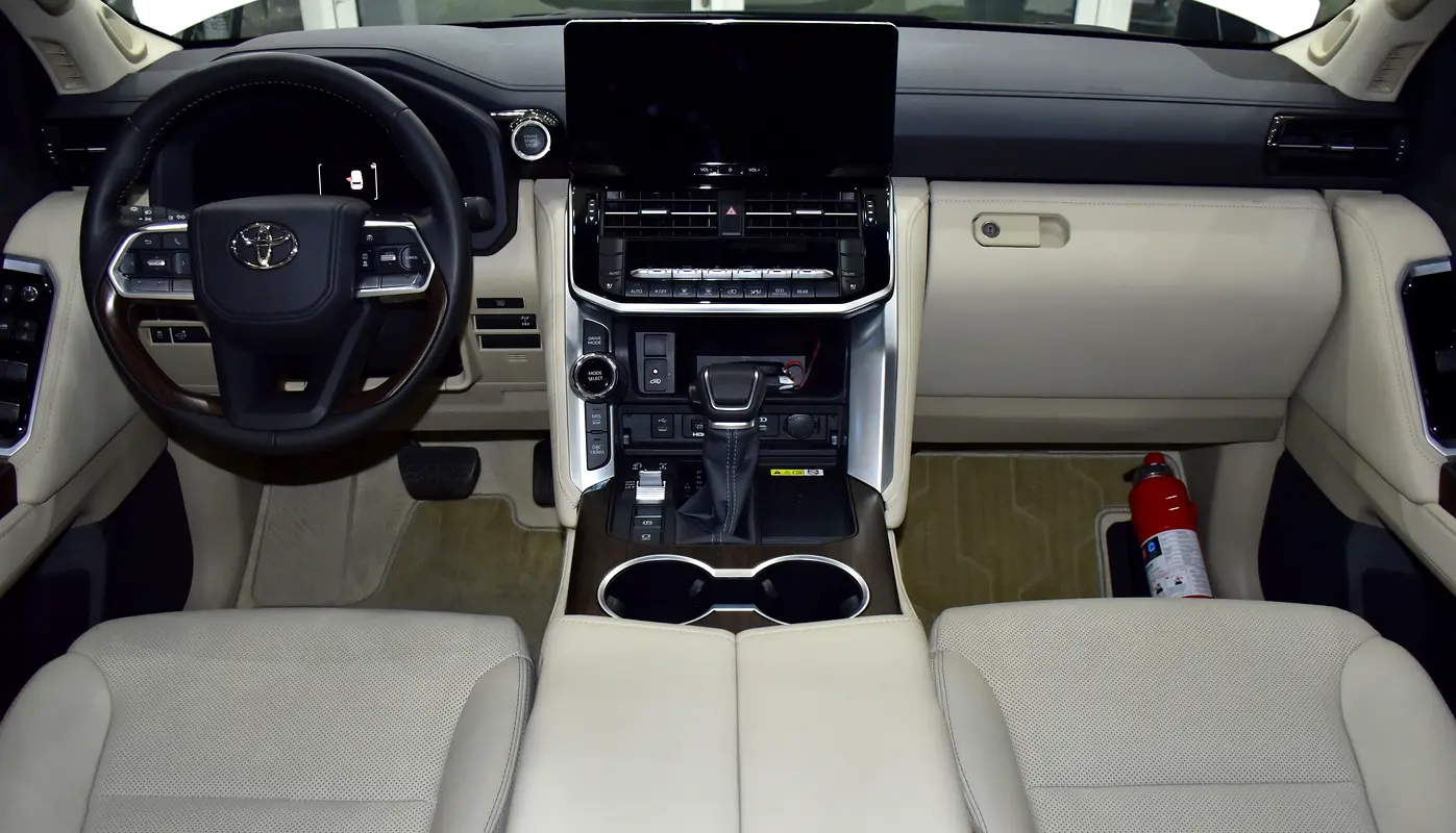 6900 2025 Land Cruiser