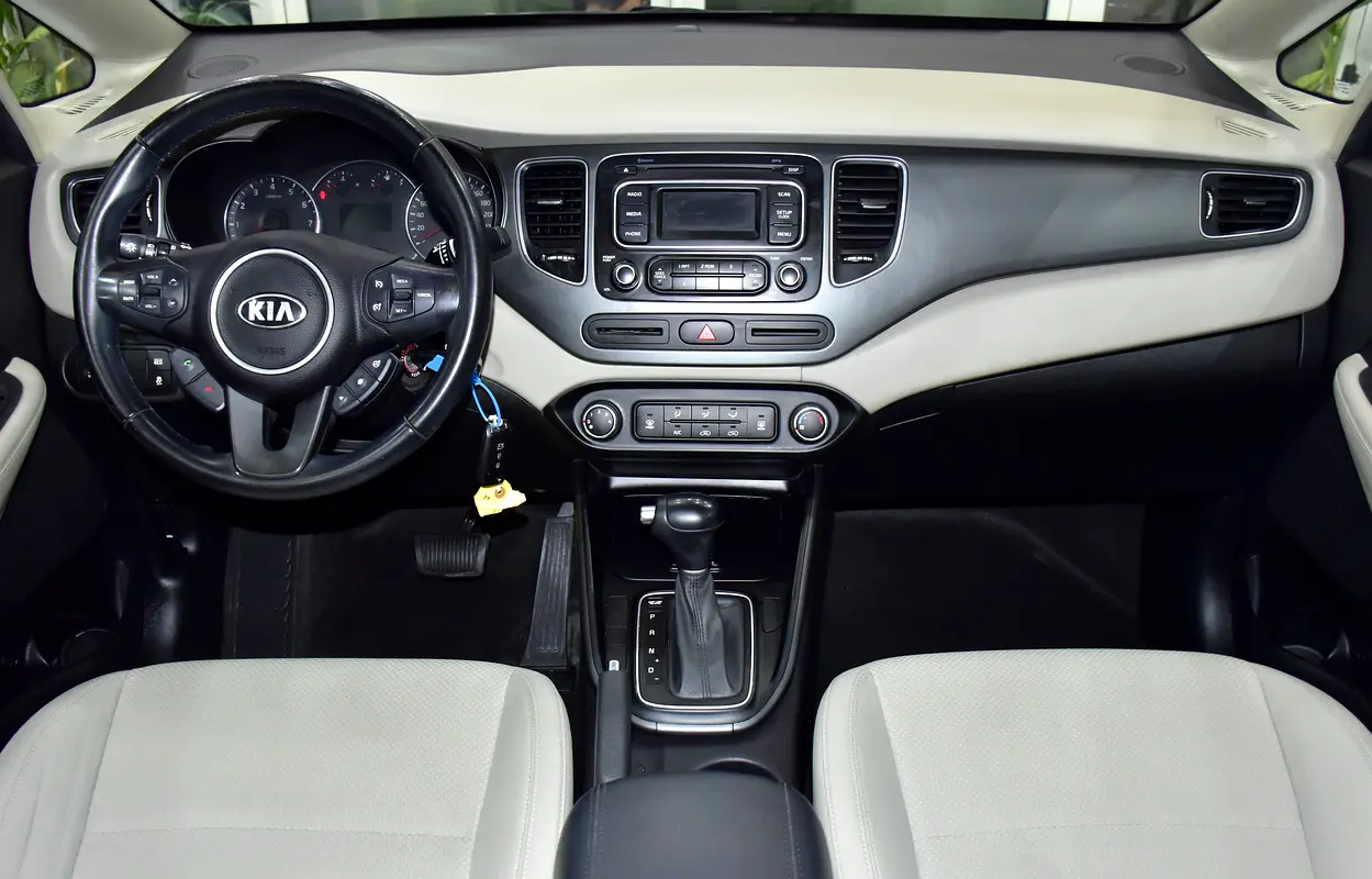 GCC 2017 Kia Carens