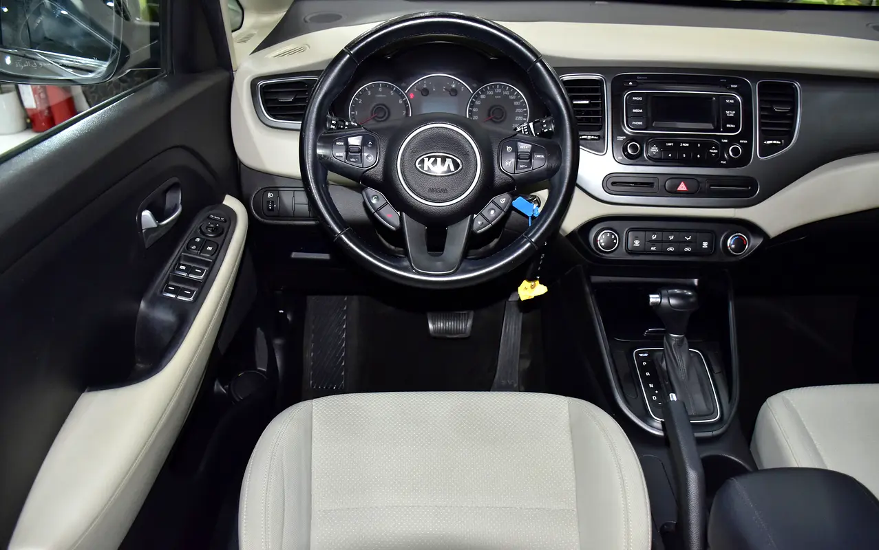 GCC 2017 Kia Carens