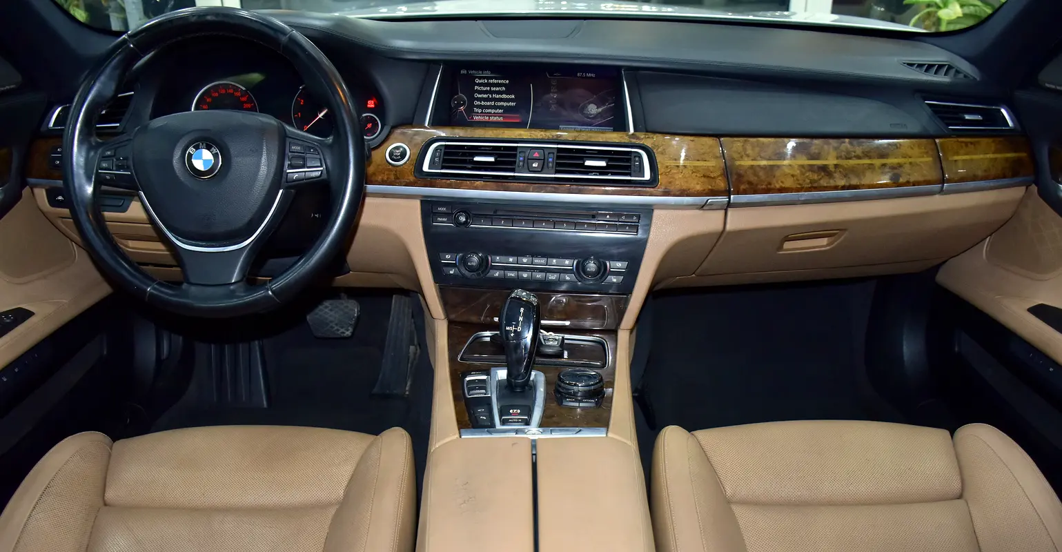 2015 7-Series 126000