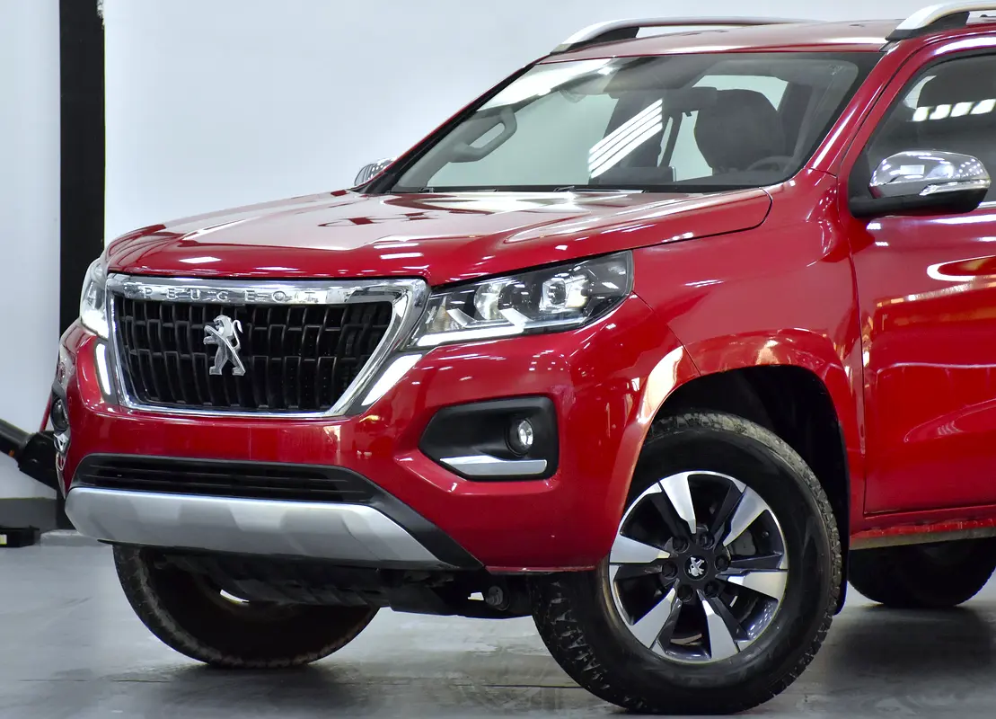 2023 Landtrek 0