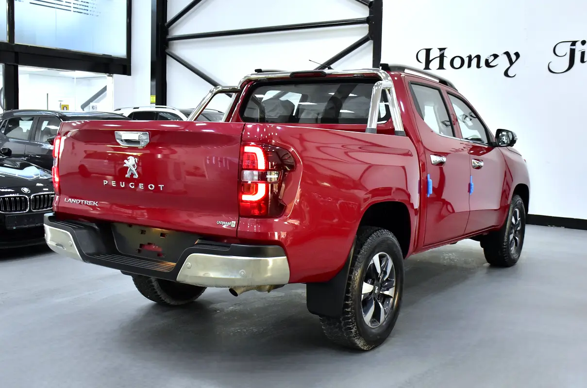 2023 Landtrek 0
