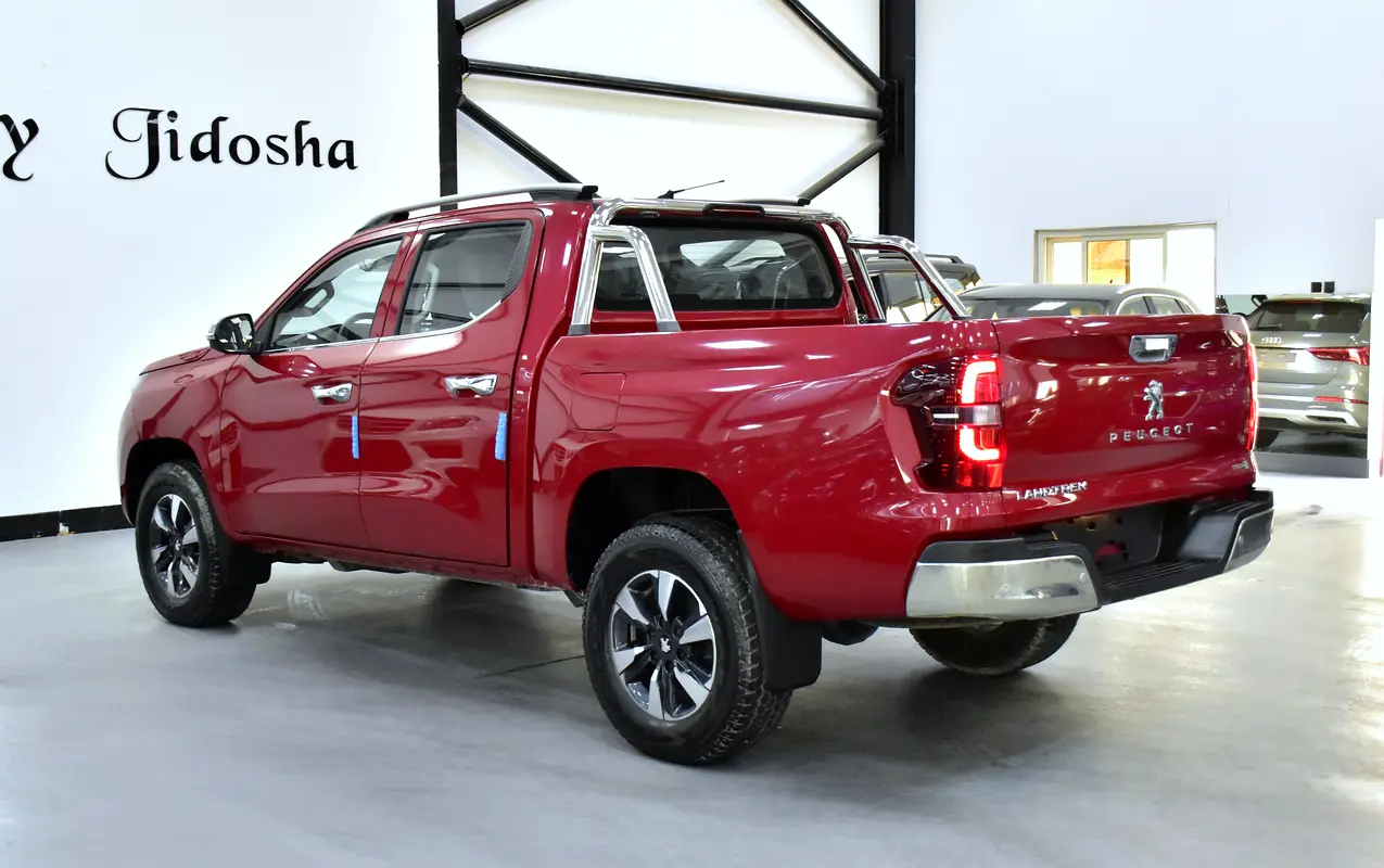 2023 Landtrek 0