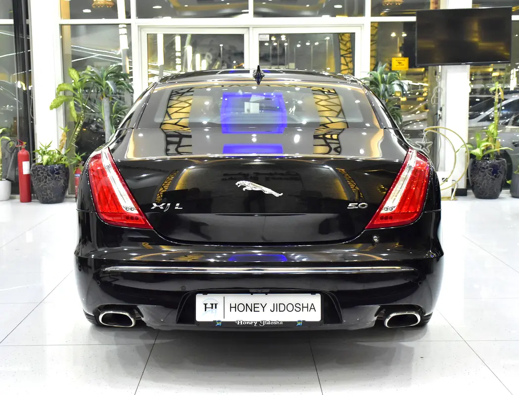 GCC 2013 Jaguar XJ