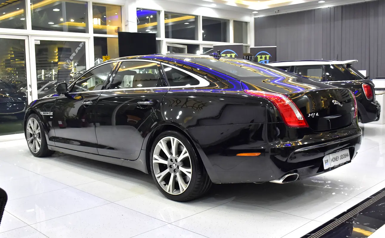 GCC 2013 Jaguar XJ
