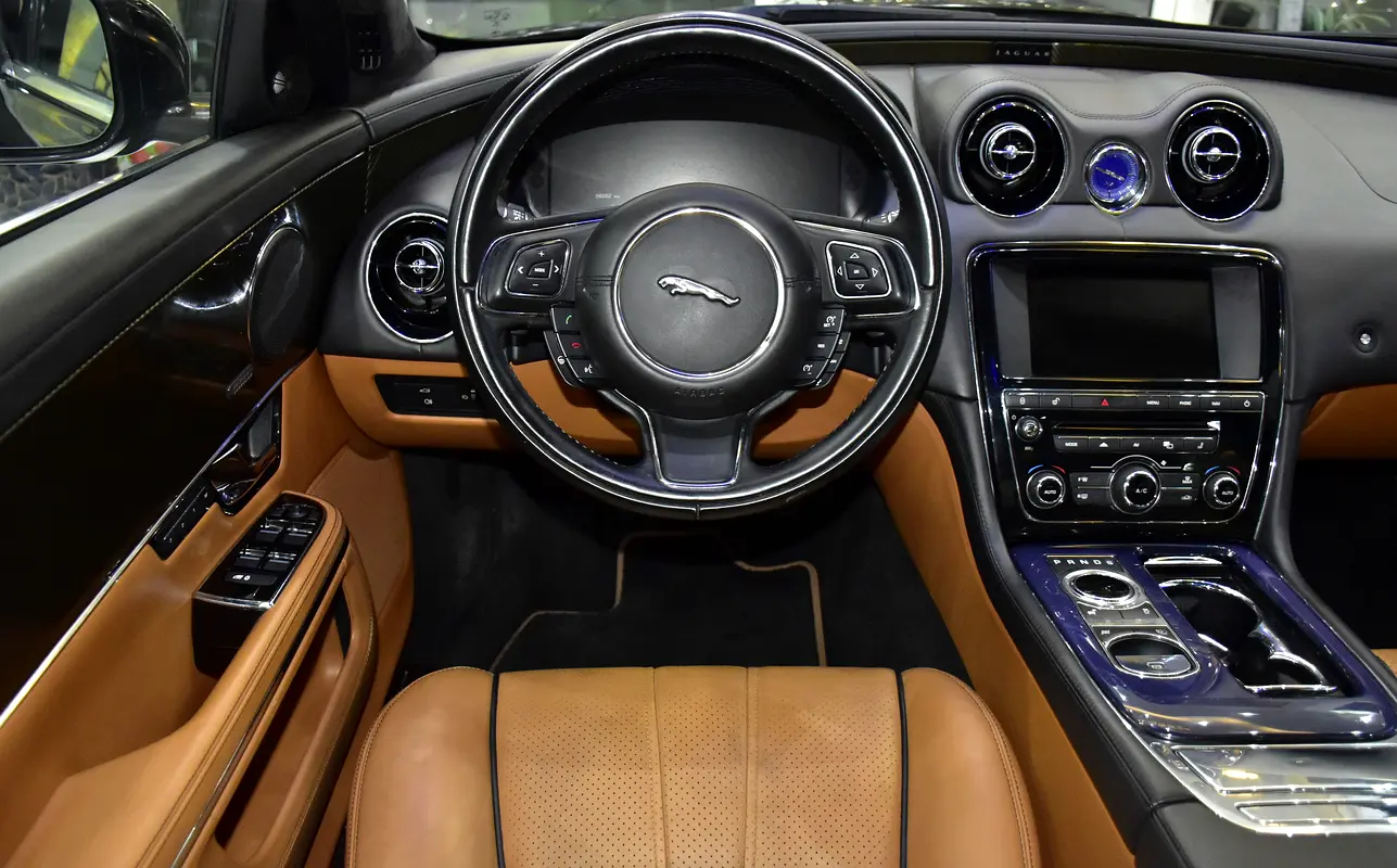 GCC 2013 Jaguar XJ