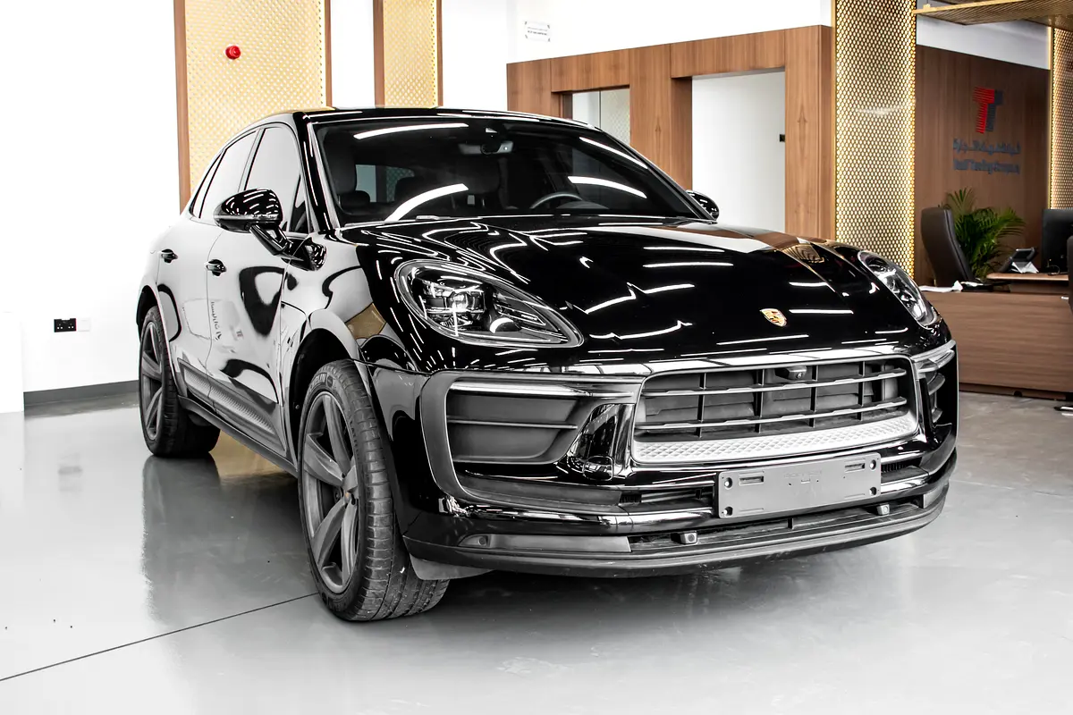 GCC 2023 Porsche Macan