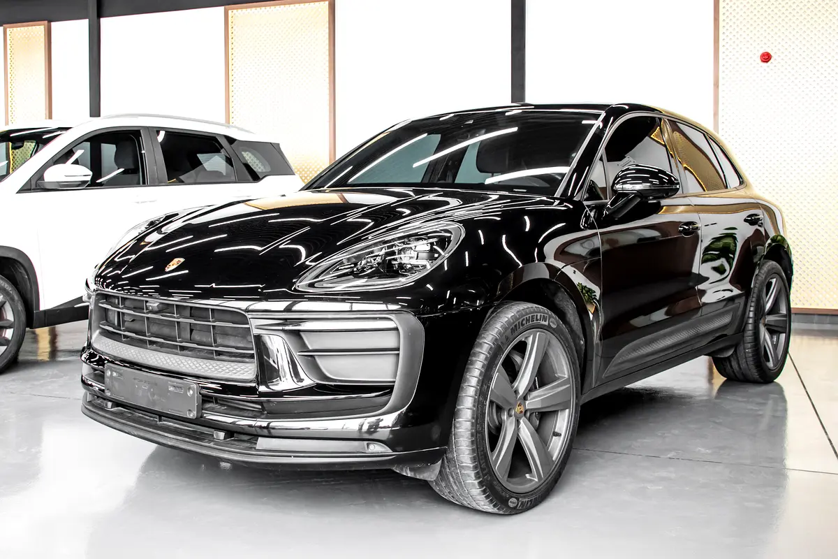 GCC 2023 Porsche Macan