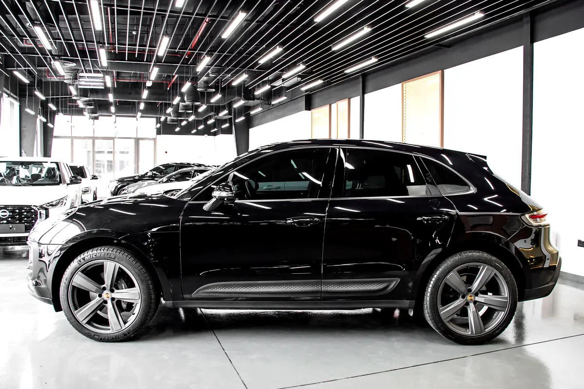 GCC 2023 Porsche Macan