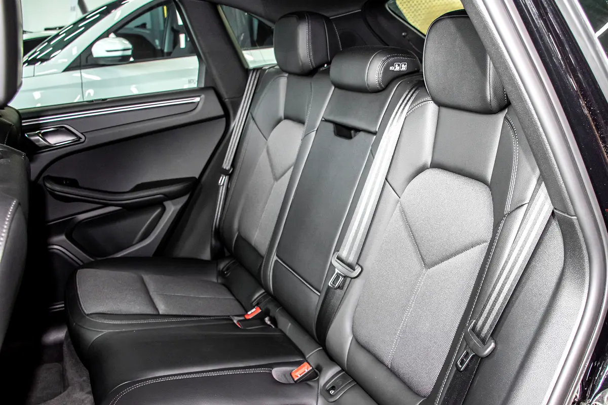 GCC 2023 Porsche Macan