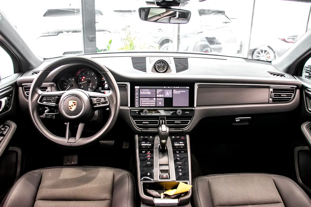 GCC 2023 Porsche Macan