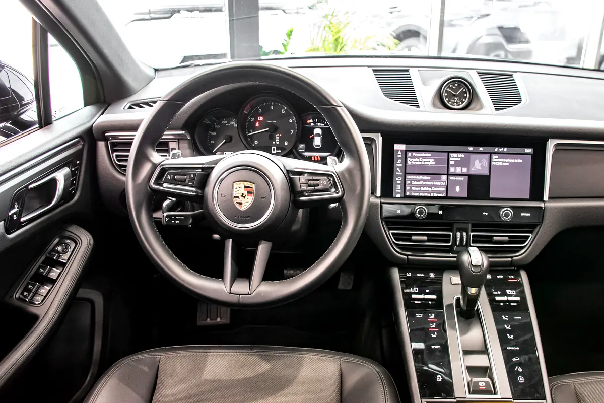 GCC 2023 Porsche Macan