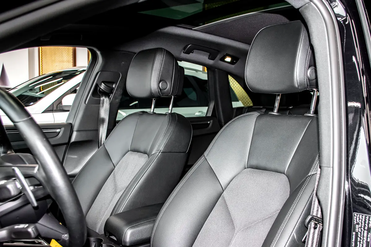 GCC 2023 Porsche Macan