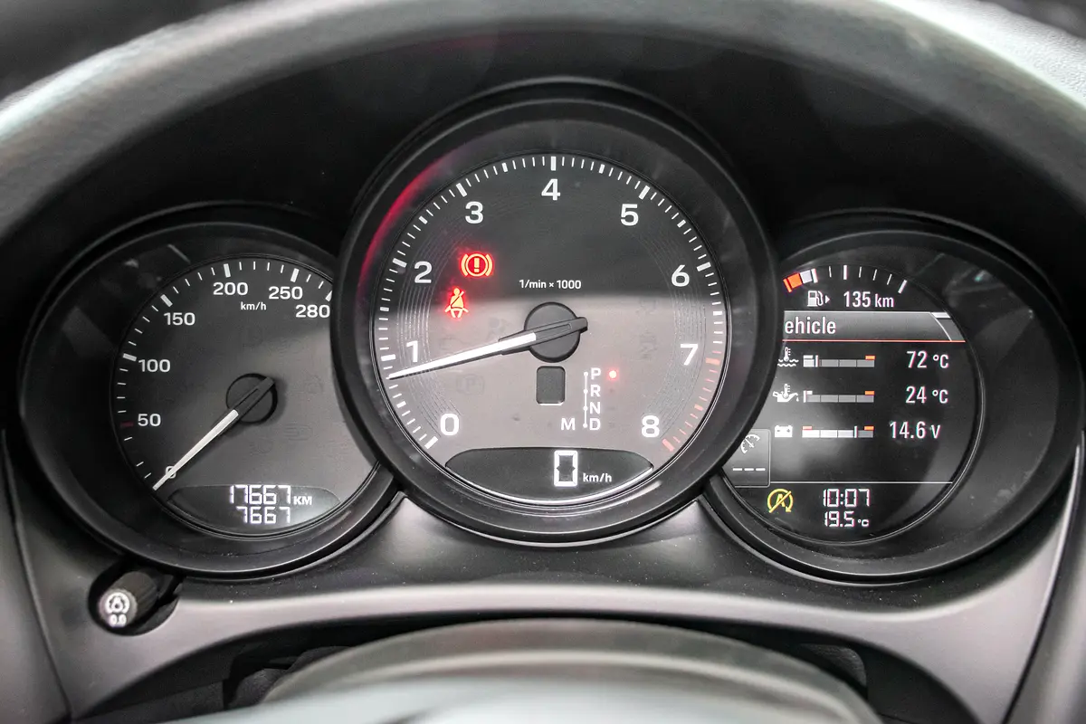 GCC 2023 Porsche Macan