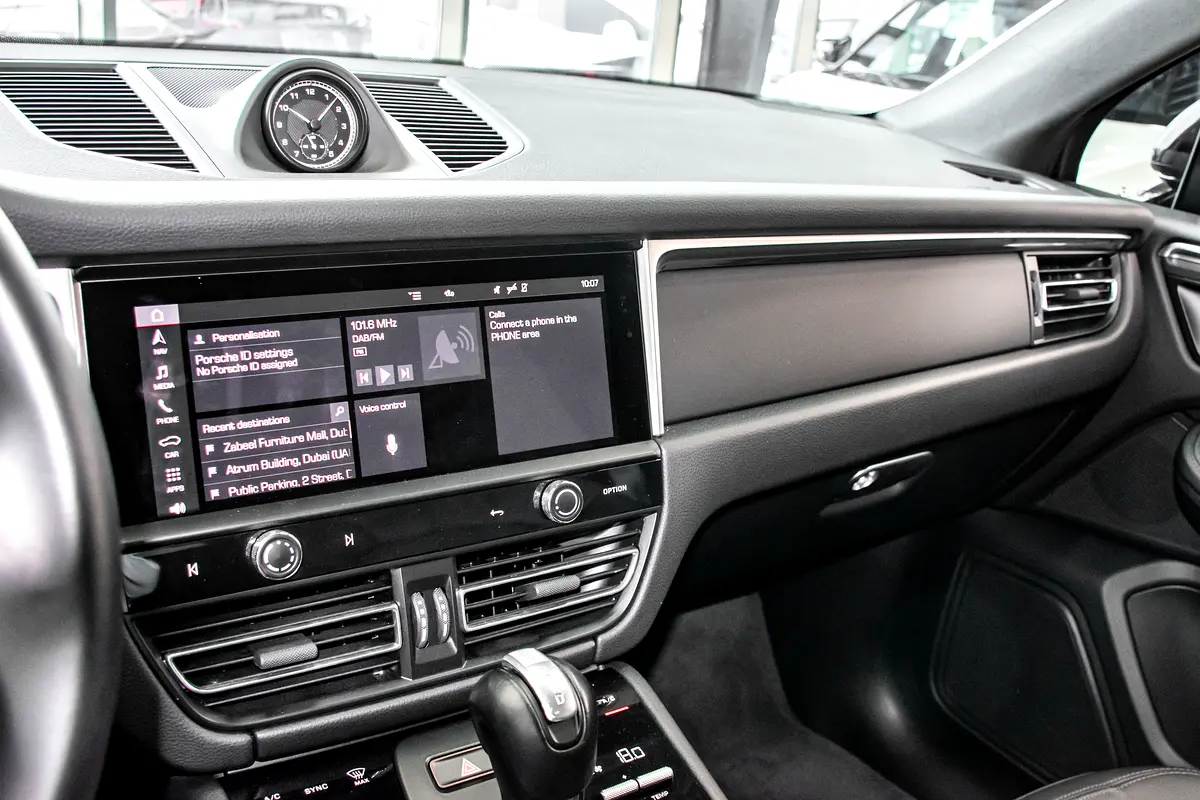 GCC 2023 Porsche Macan