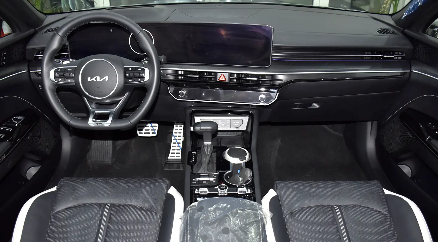 Well maintained 2025 Kia K5