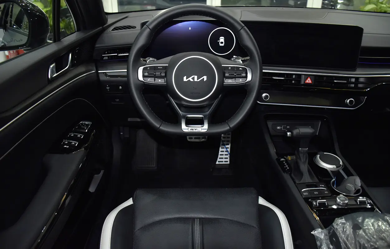 Well maintained 2025 Kia K5