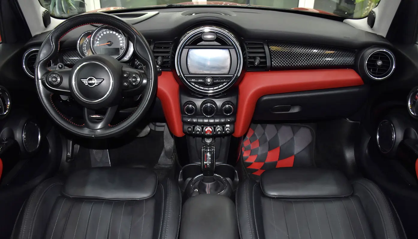 GCC 2019 MINI Cooper