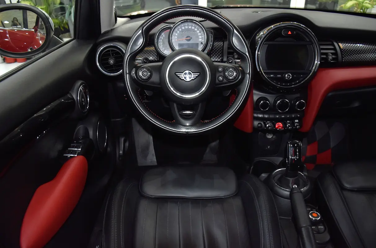 GCC 2019 MINI Cooper