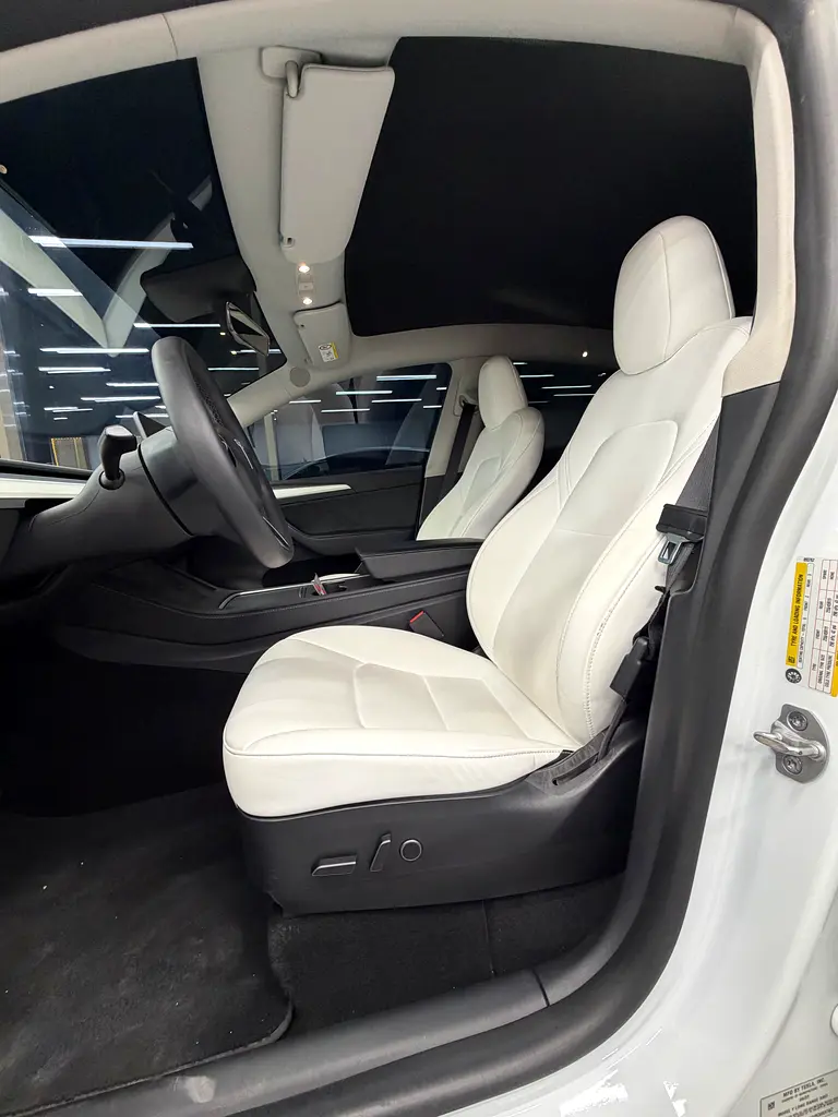 For sale in Abu Dhabi 2023 Model Y