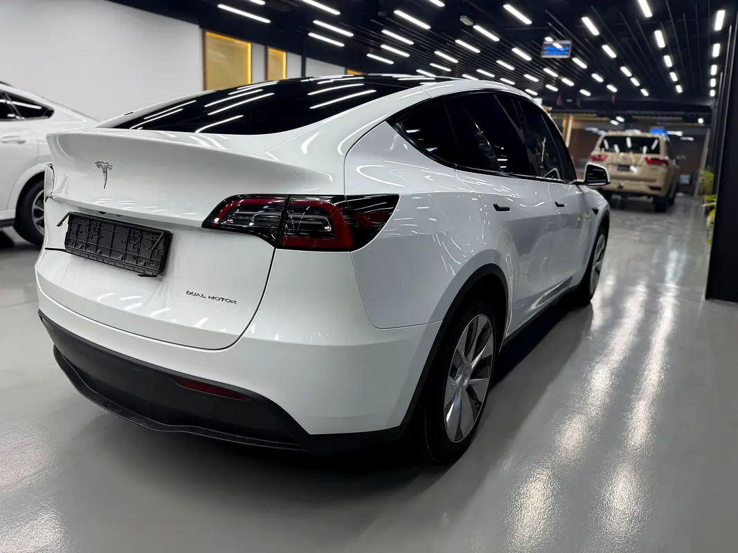 For sale in Abu Dhabi 2023 Model Y