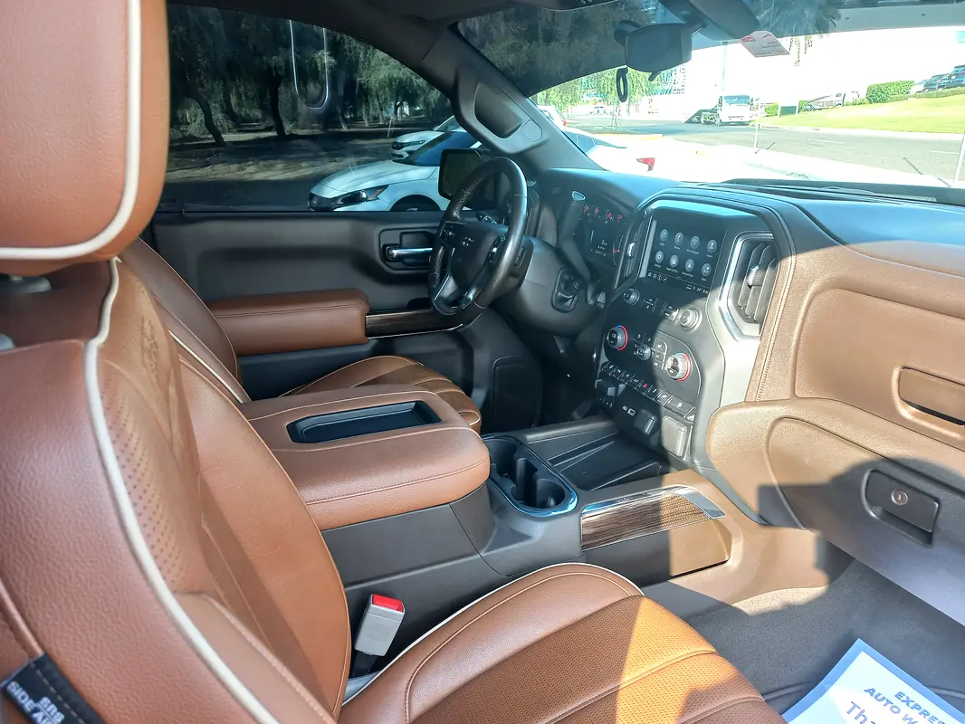 For sale in Abu Dhabi 2022 Silverado